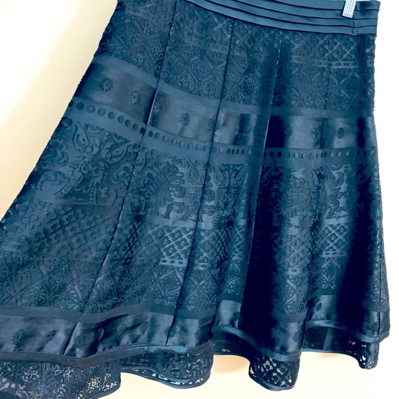 Roem Double Layer Sheer Textured Skirt - Picture 3 of 7